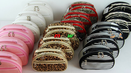 【義烏廠家生產(chǎn)加工化妝包、冰包、手提包、拉桿包等箱包】?jī)r(jià)格,廠家,圖片,服飾加工,肖守田(個(gè)體經(jīng)營(yíng))-