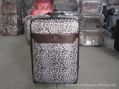 【特價(jià)供應(yīng) 拉桿箱定做 精美產(chǎn)品 各種拉桿箱】價(jià)格,廠家,圖片,旅行箱包,即墨市鄧氏箱包加工廠-