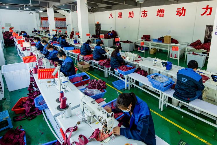 找箱包加工廠,找箱包加工廠,創(chuàng)業(yè)加盟的新機(jī)遇!箱包加工廠