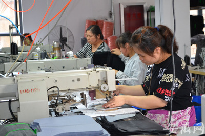 定遠“謀篇布局”助力扶貧攻堅，箱包銷售助10余萬人摘“貧困帽”